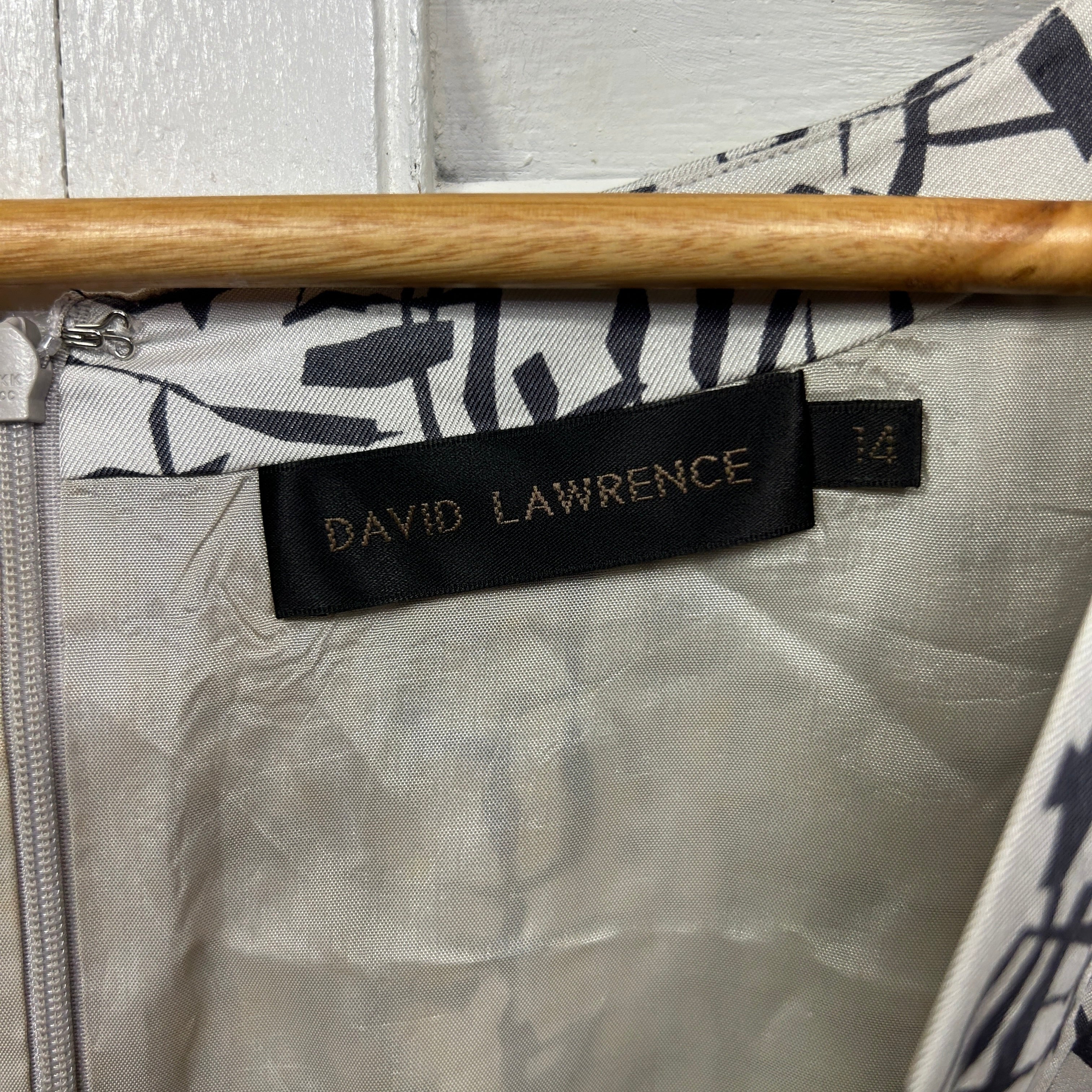 David Lawrence Silk Dress Size 14 White Grey Short Sleeve - Image 4