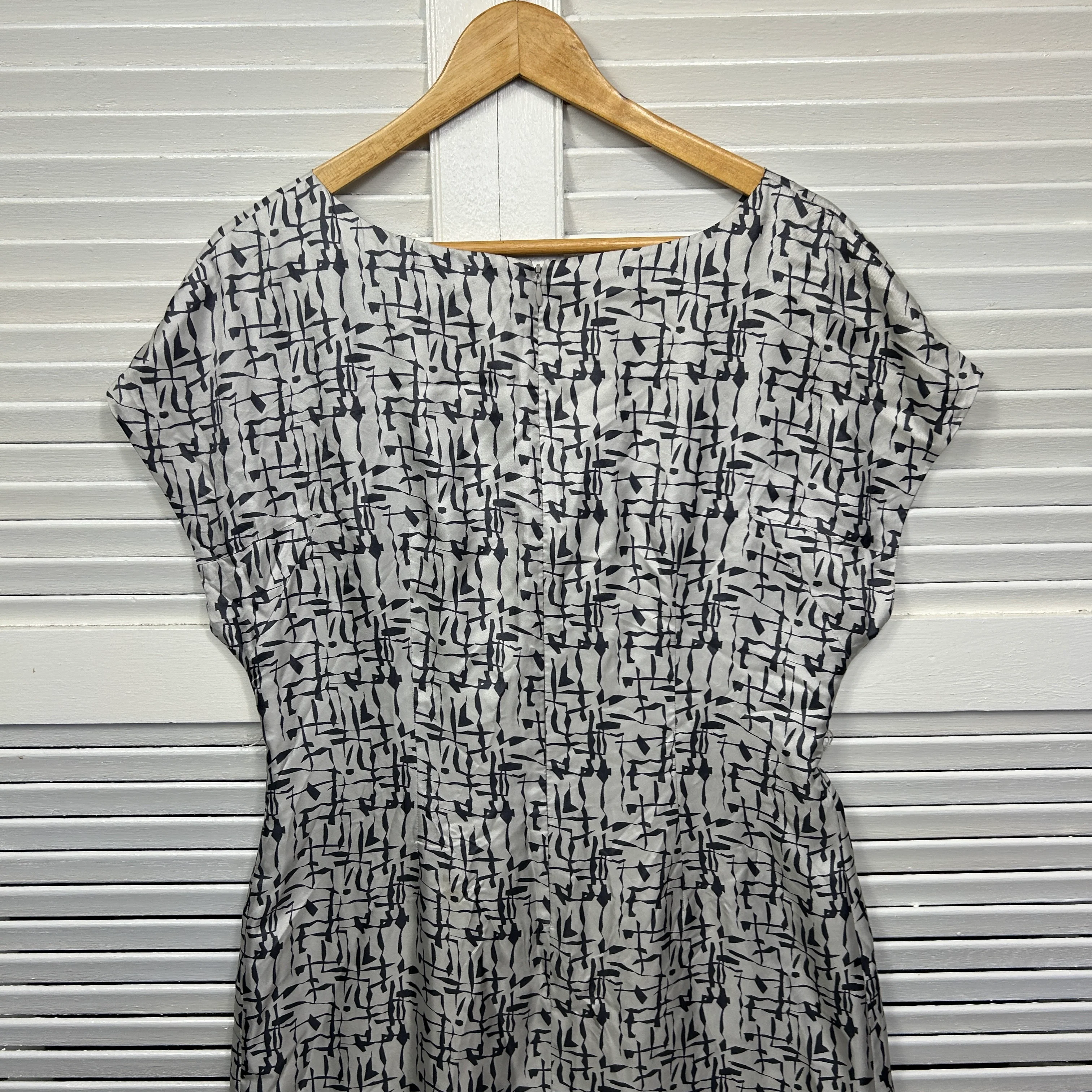 David Lawrence Silk Dress Size 14 White Grey Short Sleeve - Image 7
