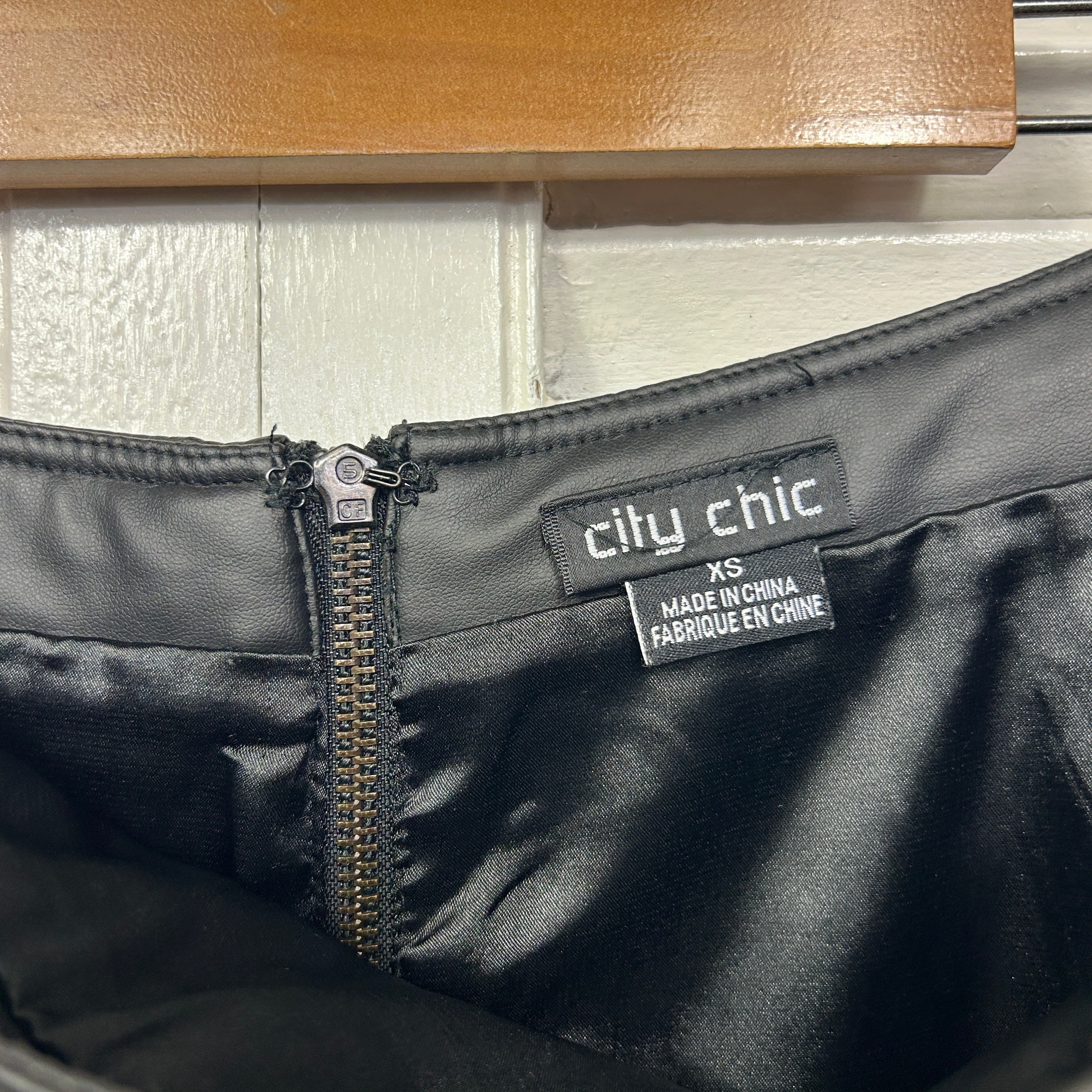 City Chic Skirt Size 14 XS Snakeskin Print Black White - Image 4