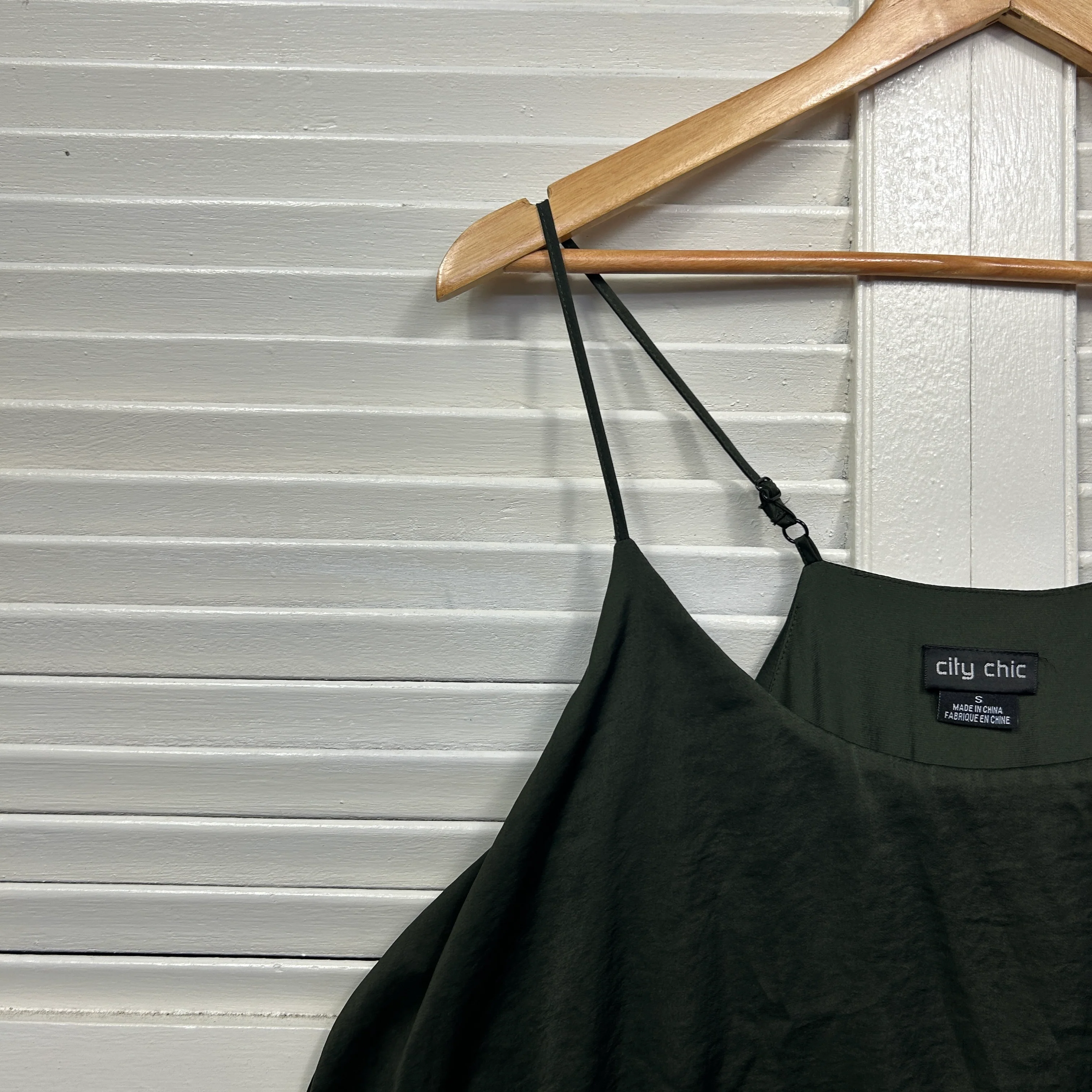 City Chic Dress Size 16 Small Plus Sleeveless Olive Cocktail - Image 3