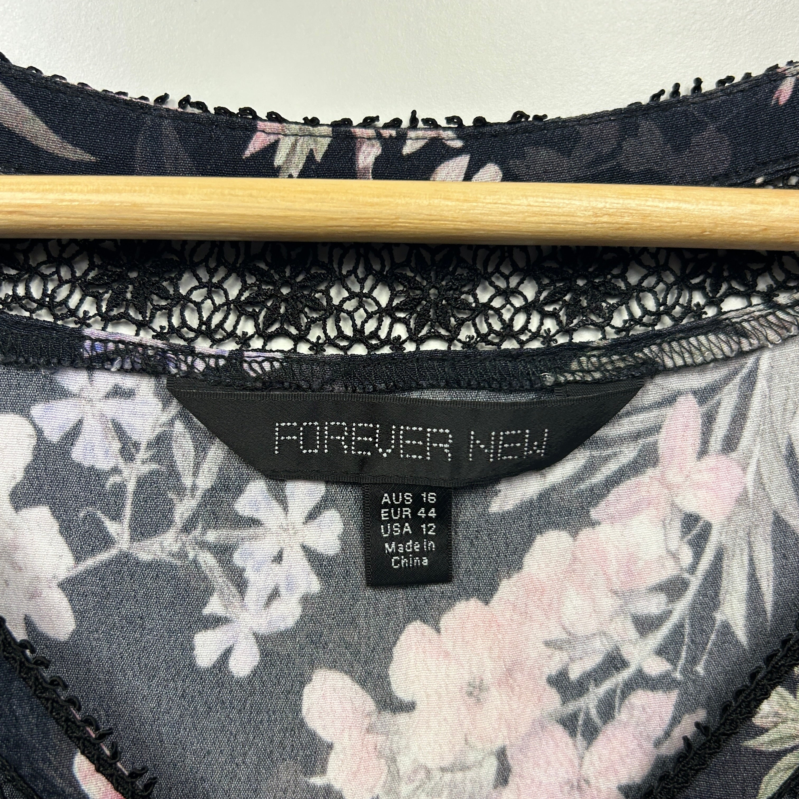 Forever New Top Size 16 Black Floral Cold Shoulder Sleeve - Image 3