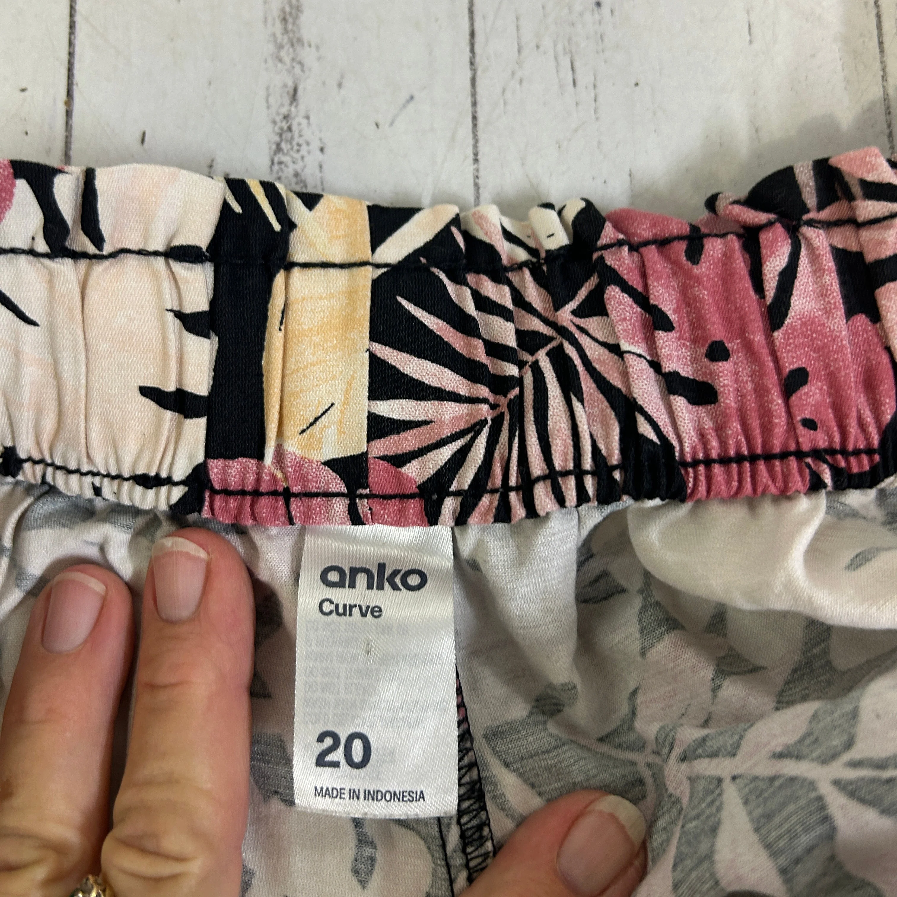 Anko Curve Tropical Viscose Shorts - Size 20 - Image 6