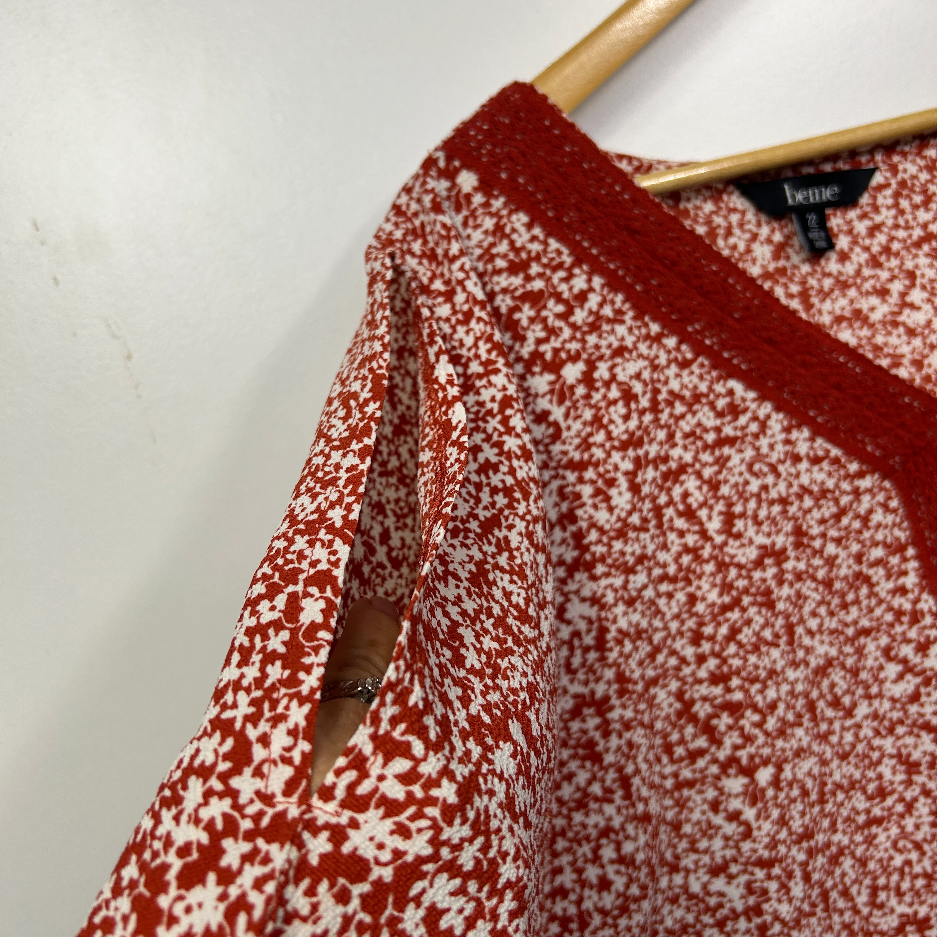 Beme Rust Floral Print Top - Size 22 - Image 3