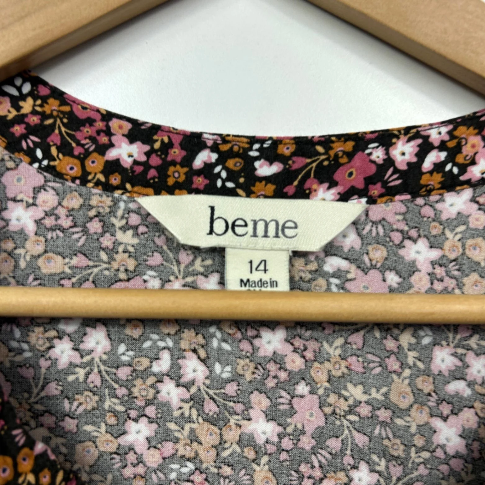 Beme Tunic Tops Size 14 Plus Floral Roll Tab Sleeve Crochet Trim - Image 4