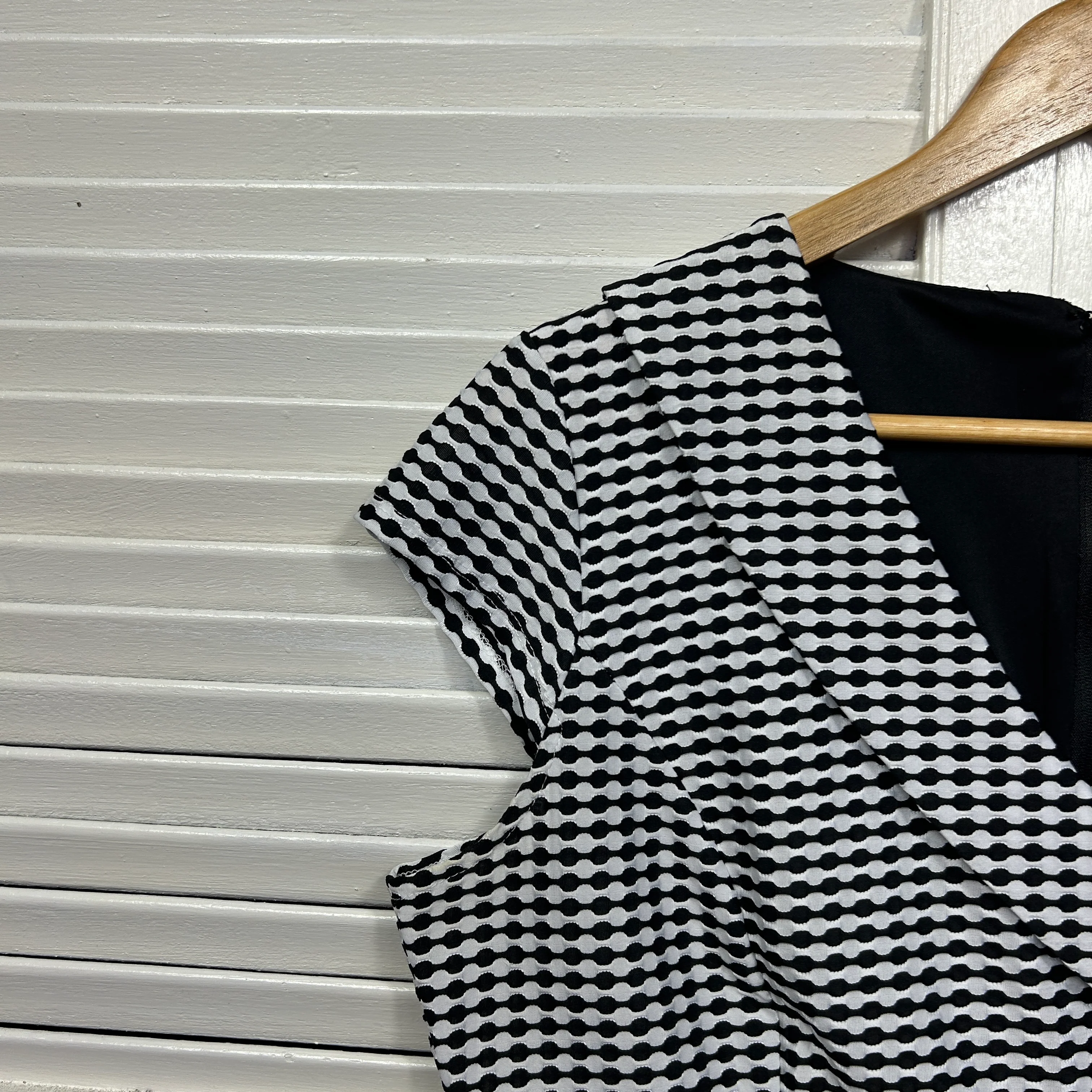 Bird by Design Birdsnest Dress Size 14 Cap Sleeve Black White - Image 3