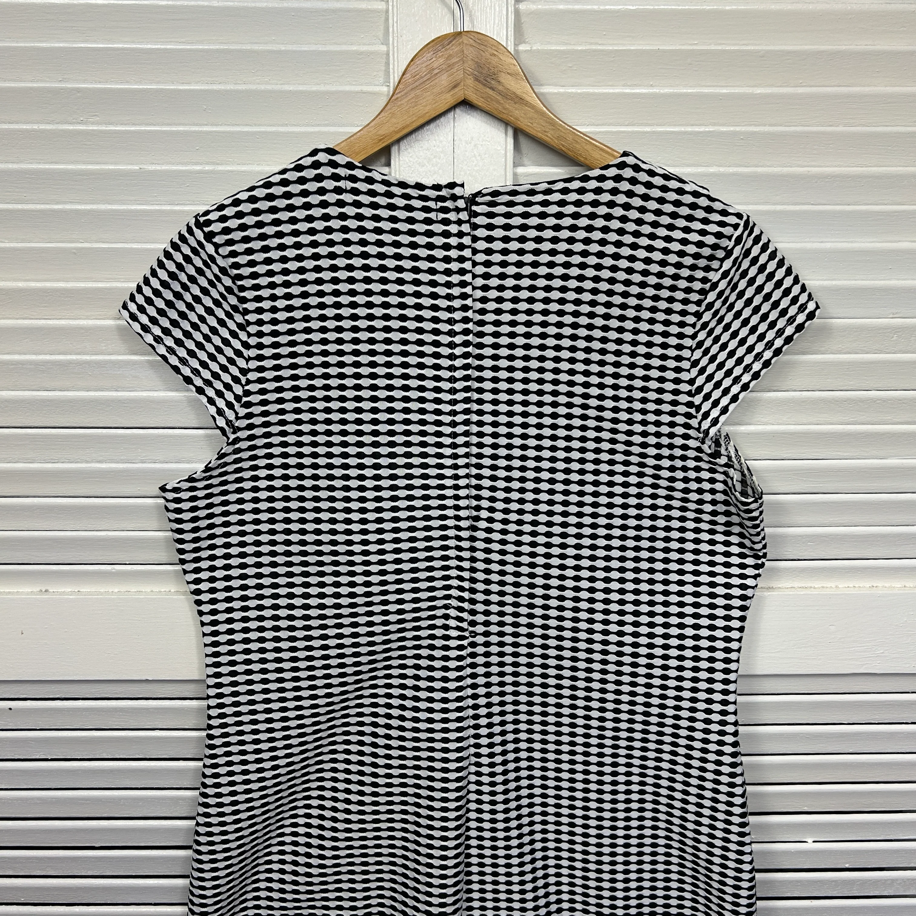 Bird by Design Birdsnest Dress Size 14 Cap Sleeve Black White - Image 6