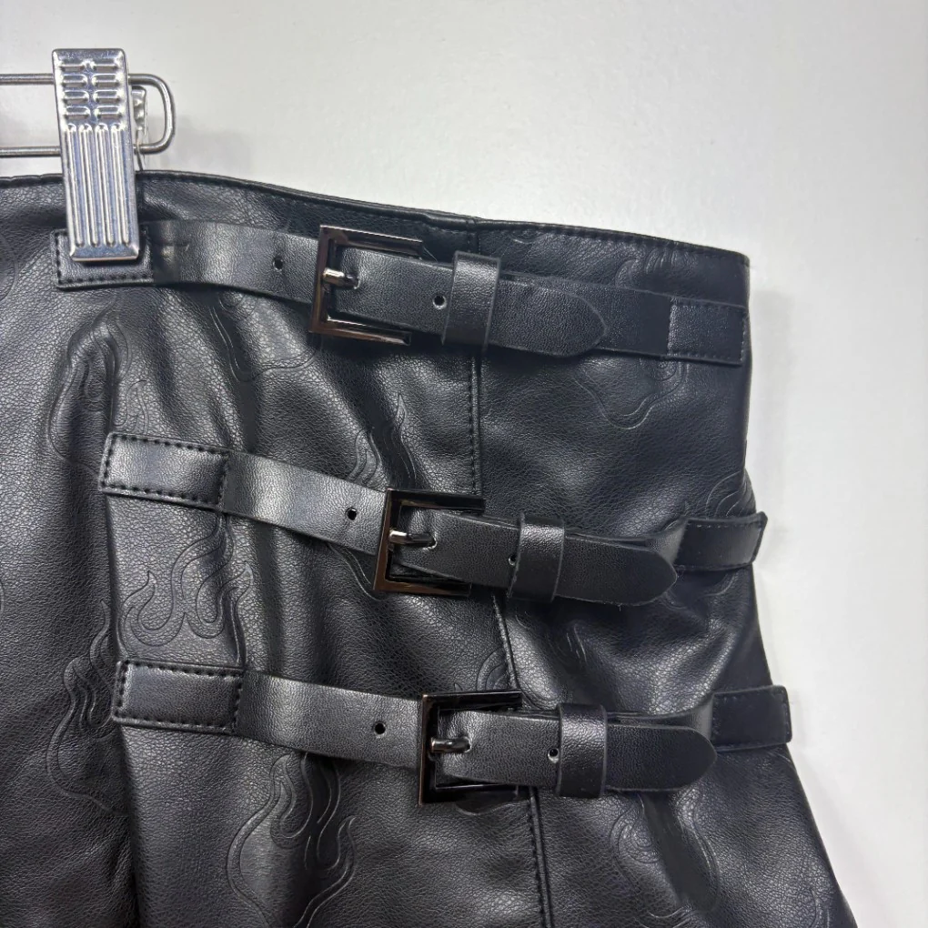 Black Friday Black Faux Leather Pleated Skirt - Size 24 - Image 5