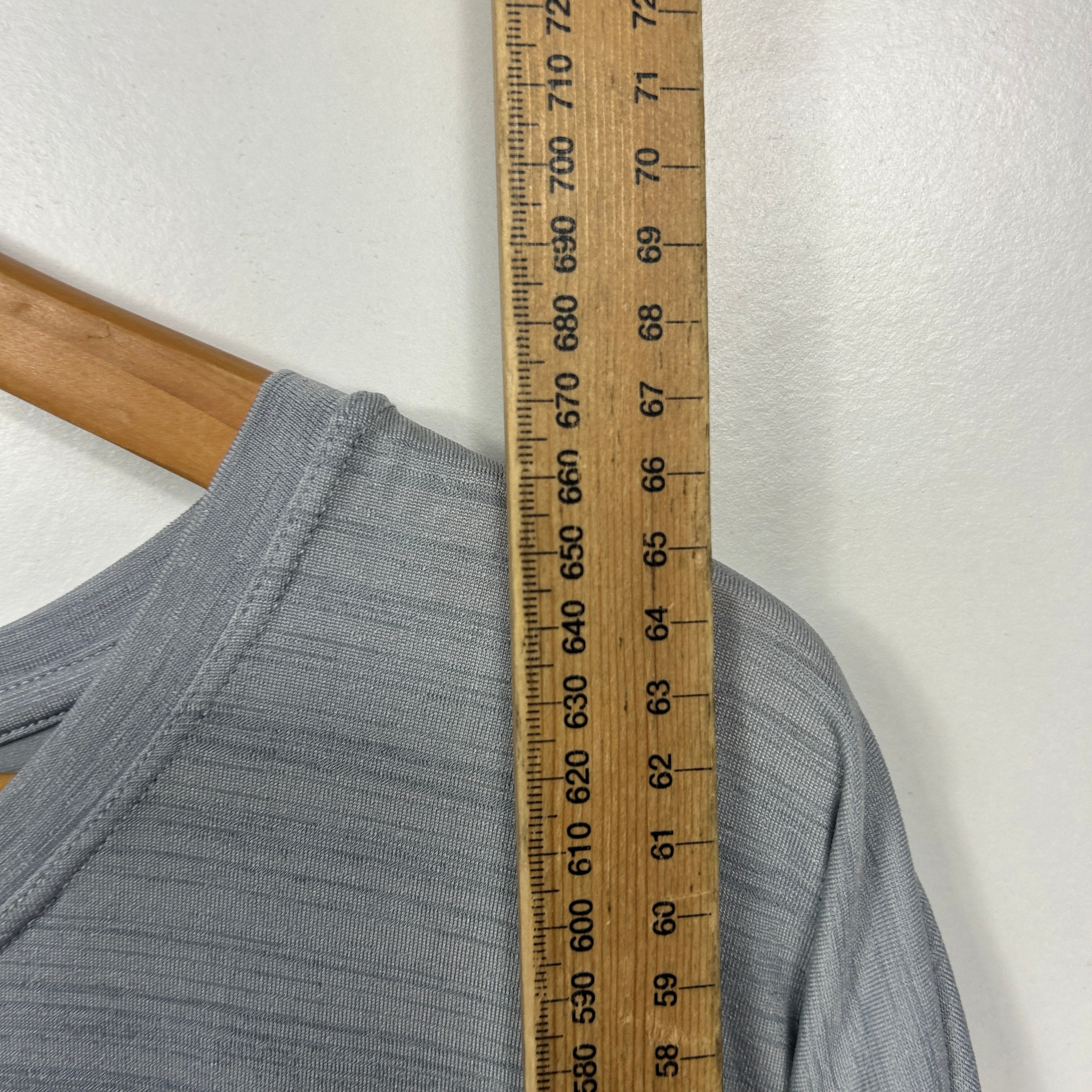 Circuit Grey Activewear Top - Size 16 - Image 5