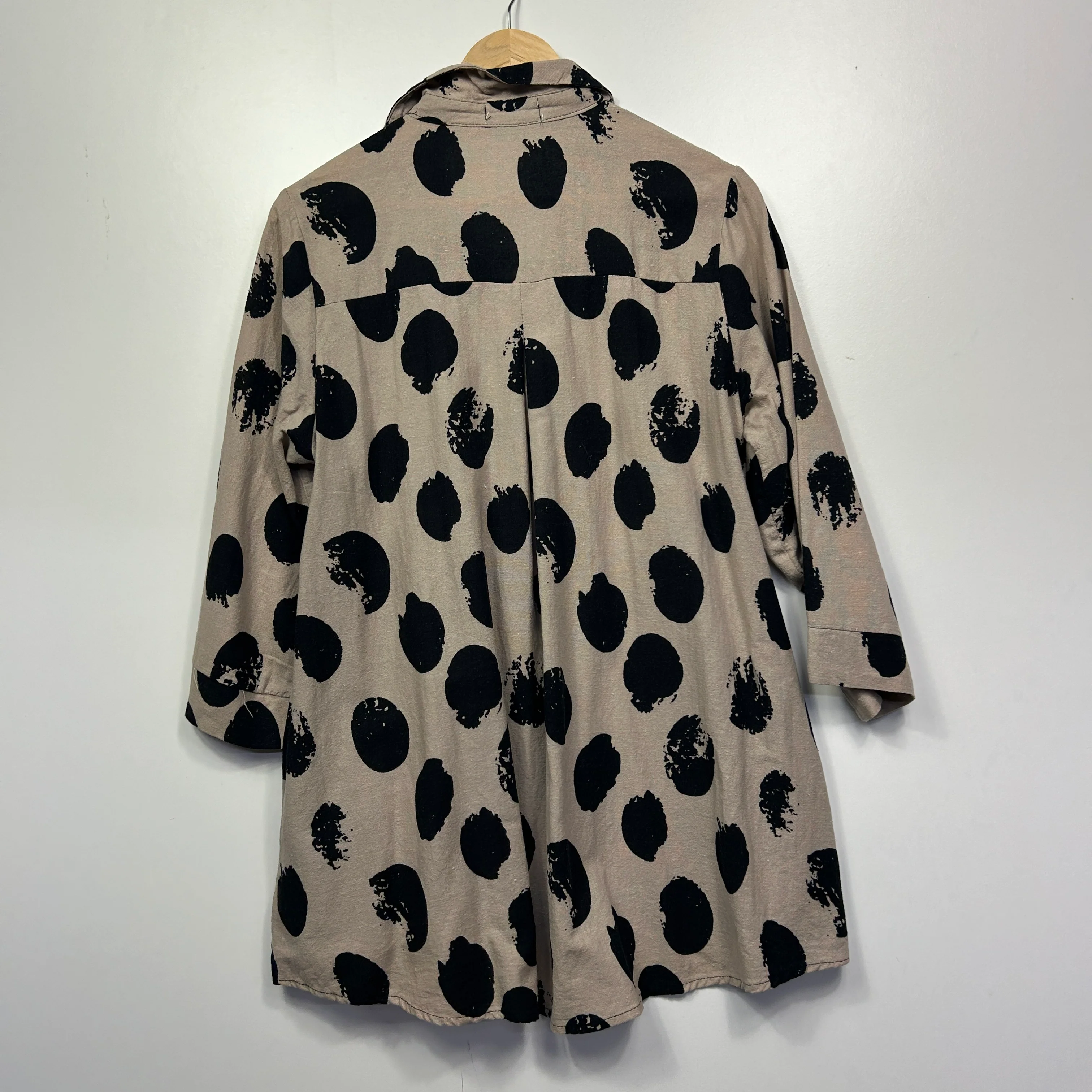 Hourglass Beige Black Spot Print Linen Blend Top - Size 14 - Image 2
