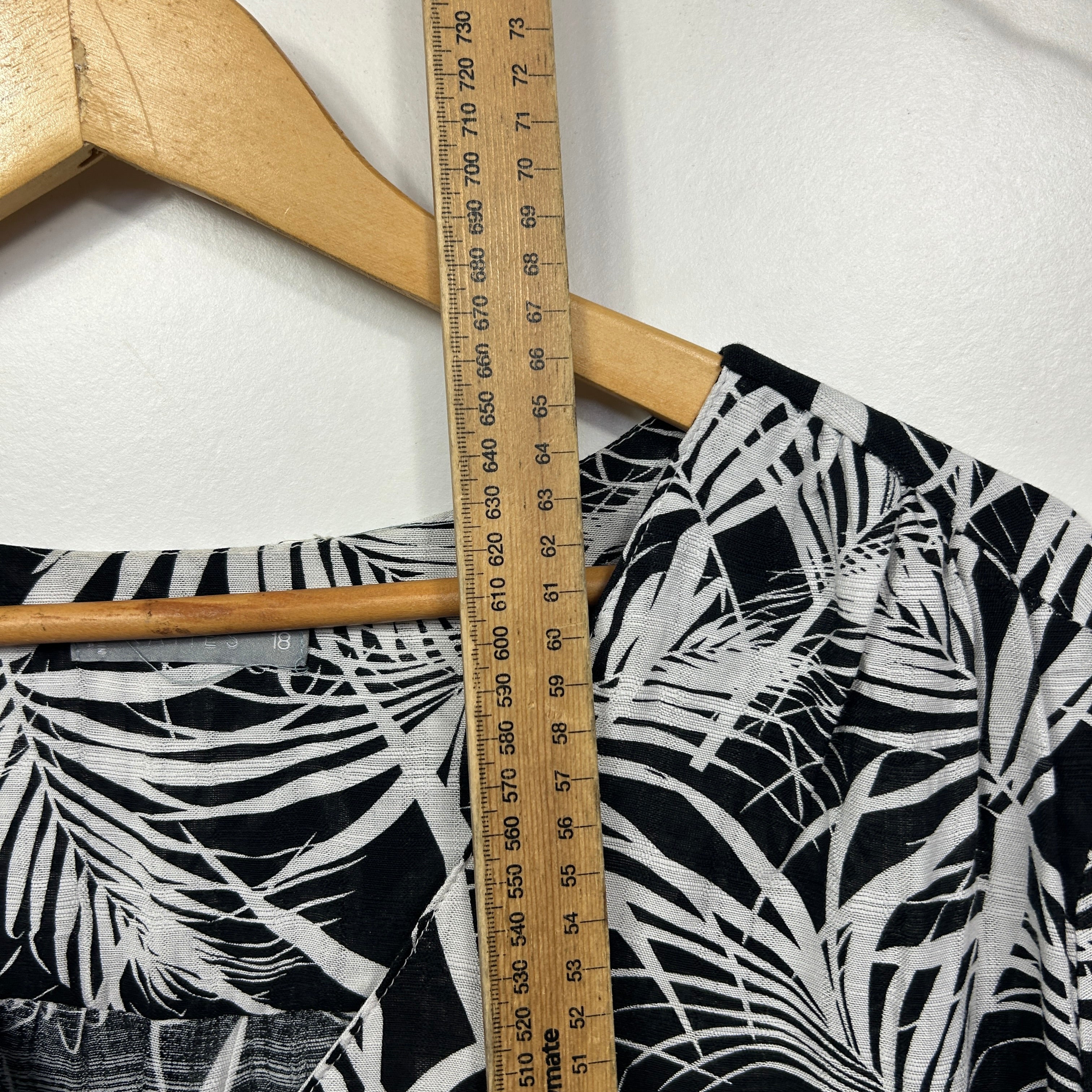 Katies Black and White Palm Print Top - Size 18 - Image 6