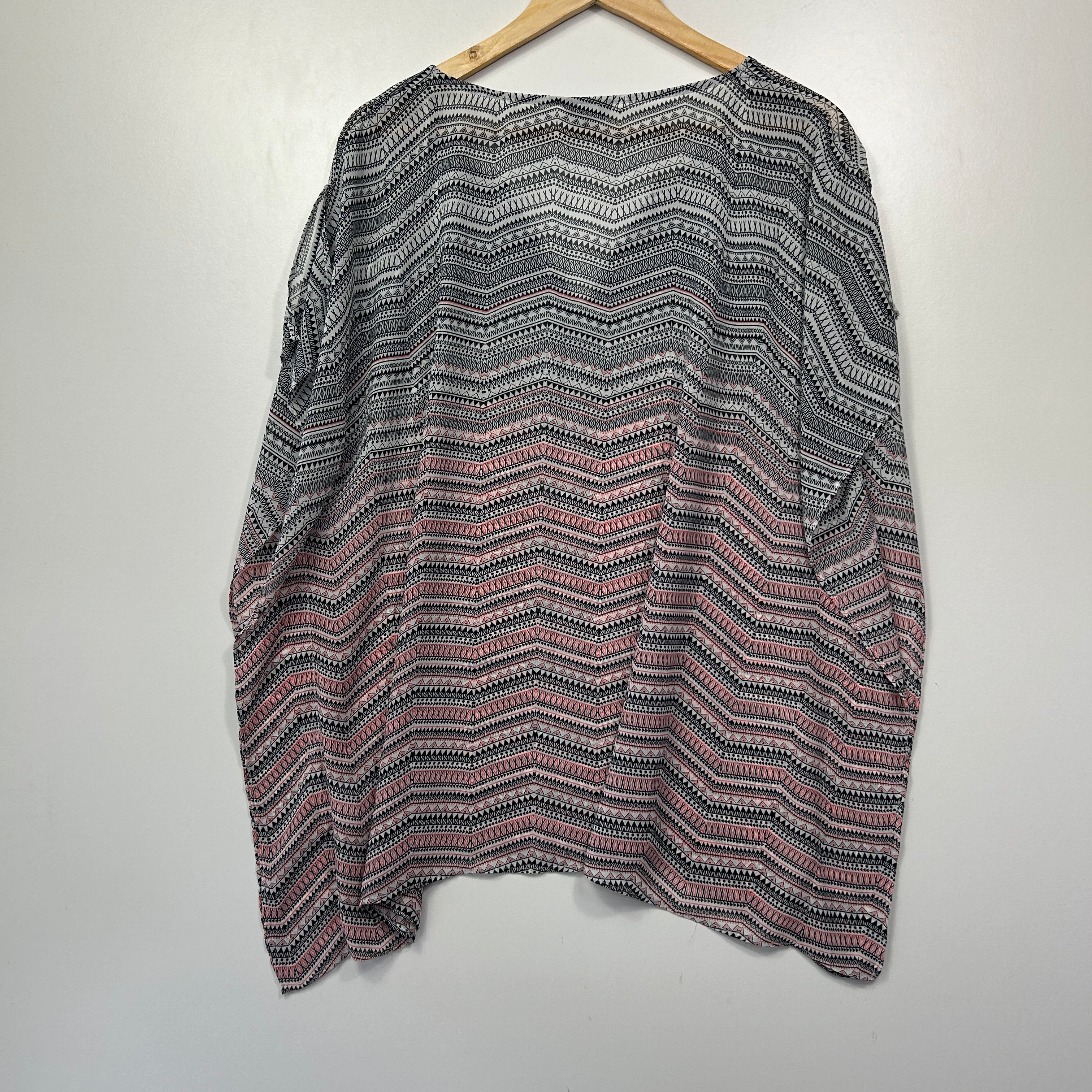 Katies Black White Tribal Print Top - Size 20 - Image 4