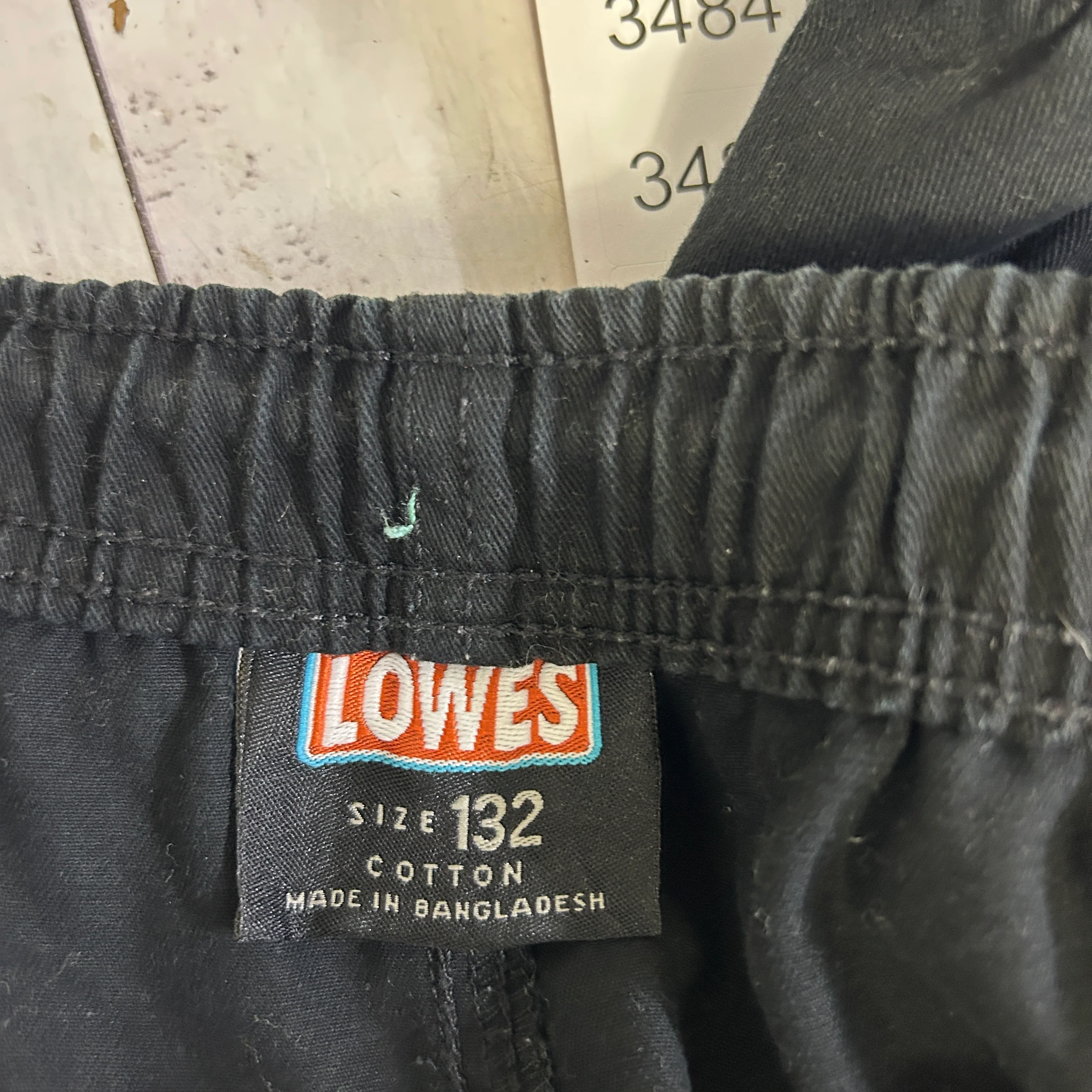 Lowes Black Cargo Mens Shorts - Size 132 - Image 3