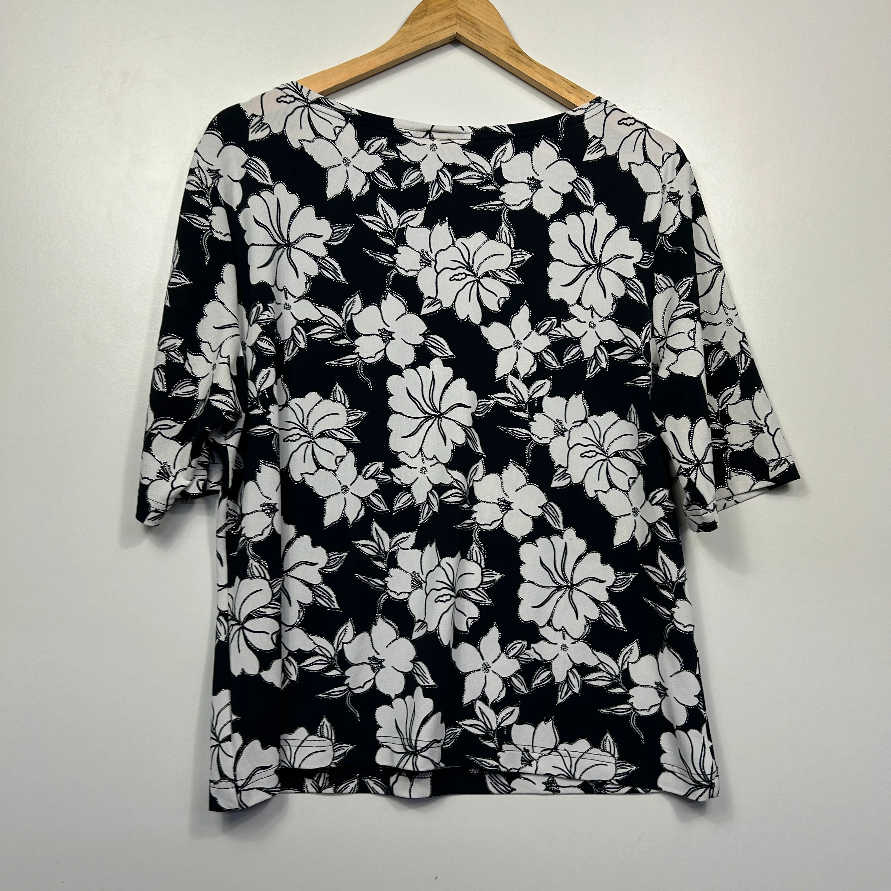 Millers Black & White Floral Top - Size 20 - Image 5