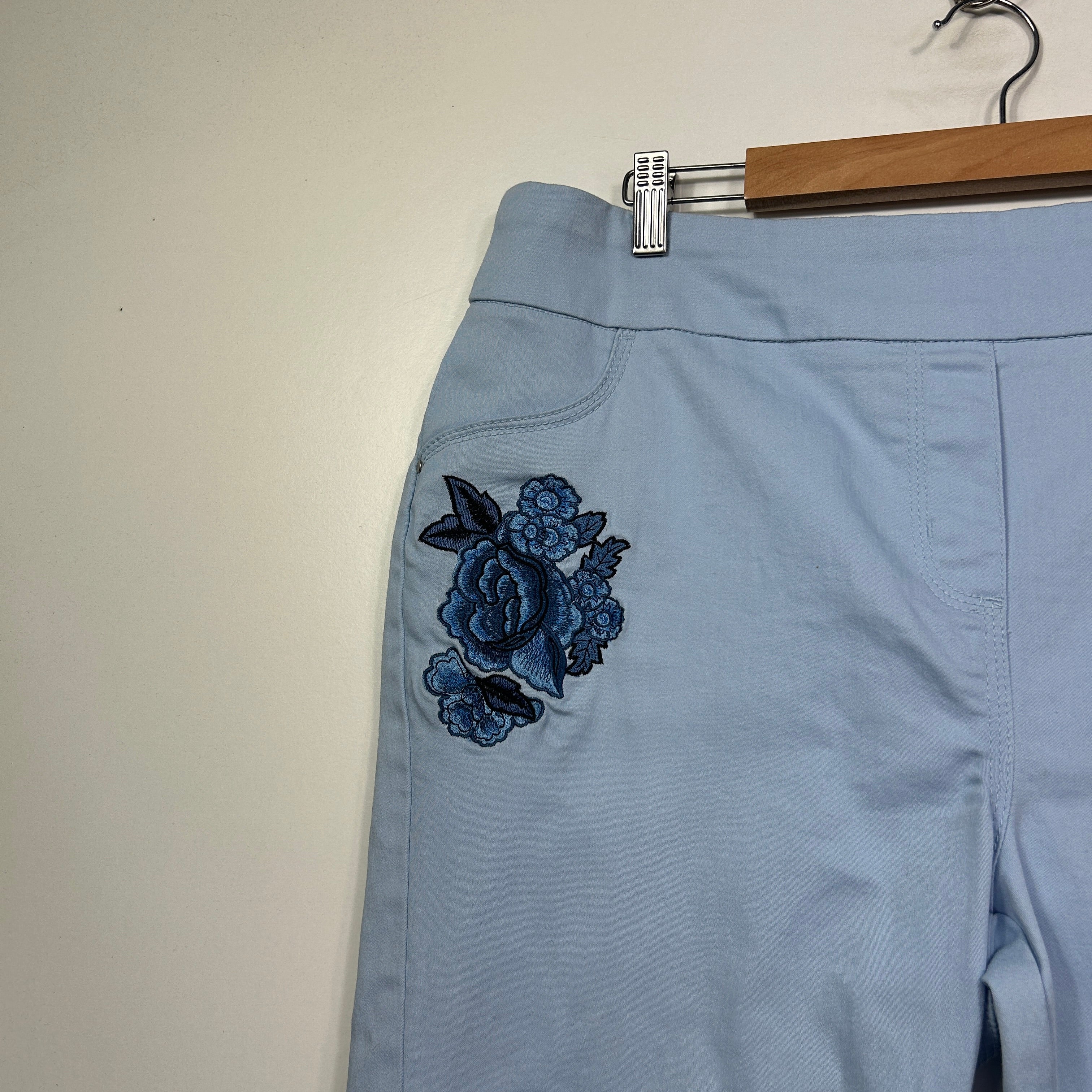 Millers Light Blue Capri Pants with Floral Embroidery - Size 18 - Image 3