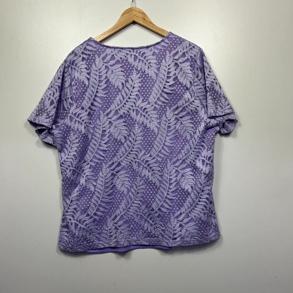 Millers Lilac Lace Overlay Short Sleeve Top - Size 22 - Image 4