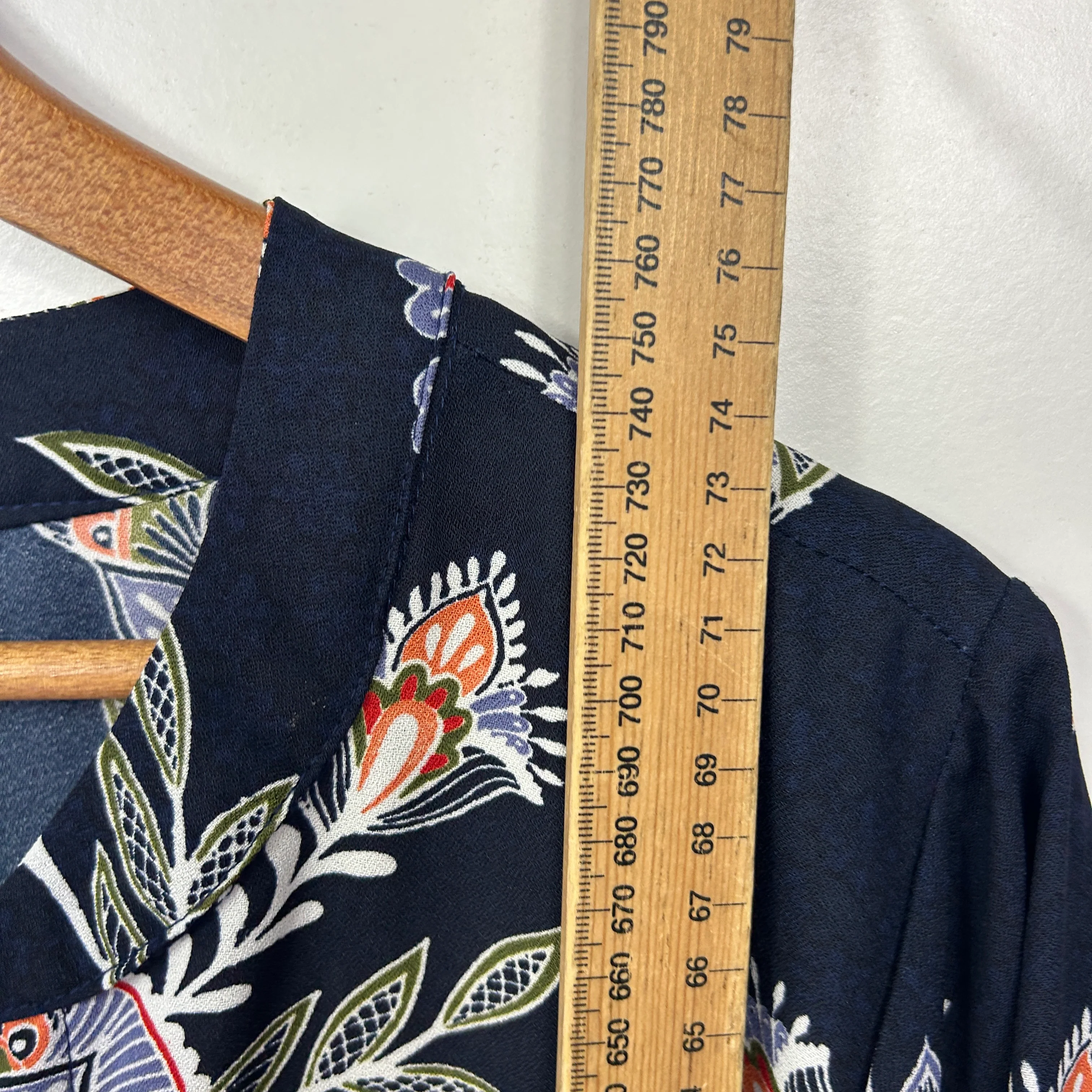 Millers Navy Blue Floral Top - Size 20 - Image 7