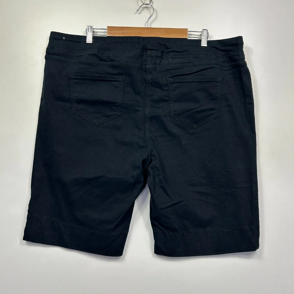 Millers Woman Black Bermuda Shorts - Size 22 - Image 2