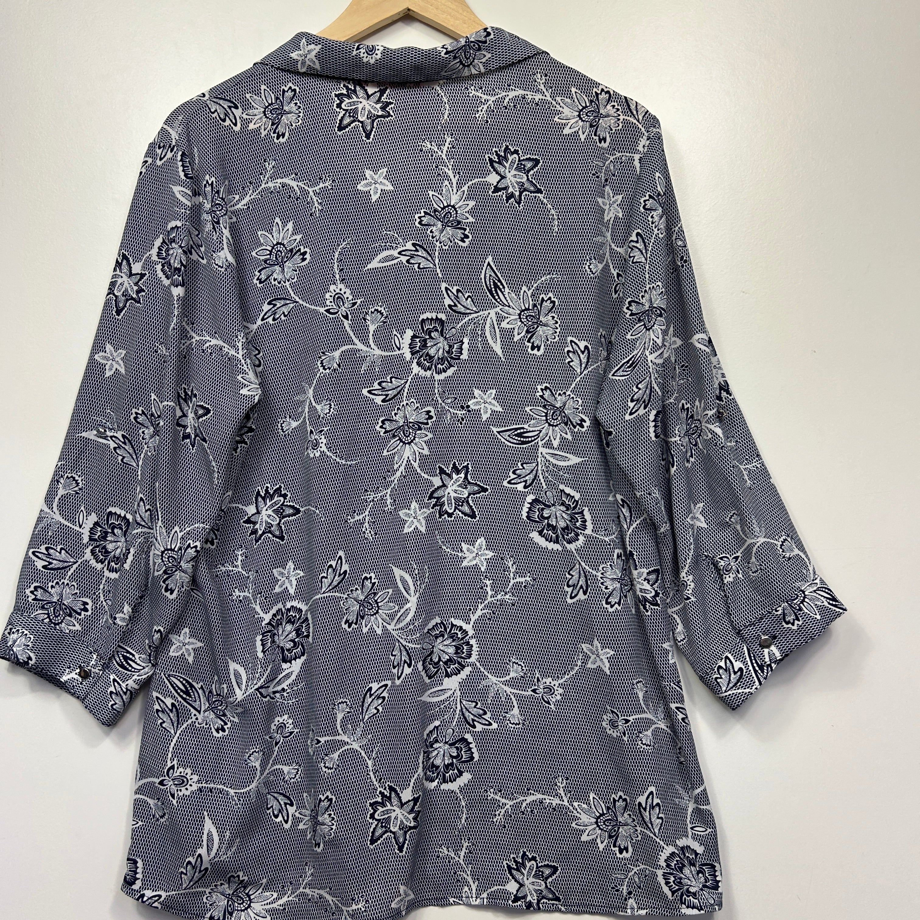 Millers Woman Grey Floral Blouse - Size 16 - Image 4