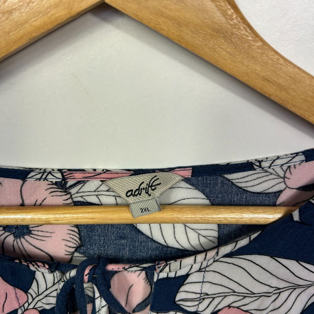 Adrift Navy Floral Top - Size 2XL - Image 4