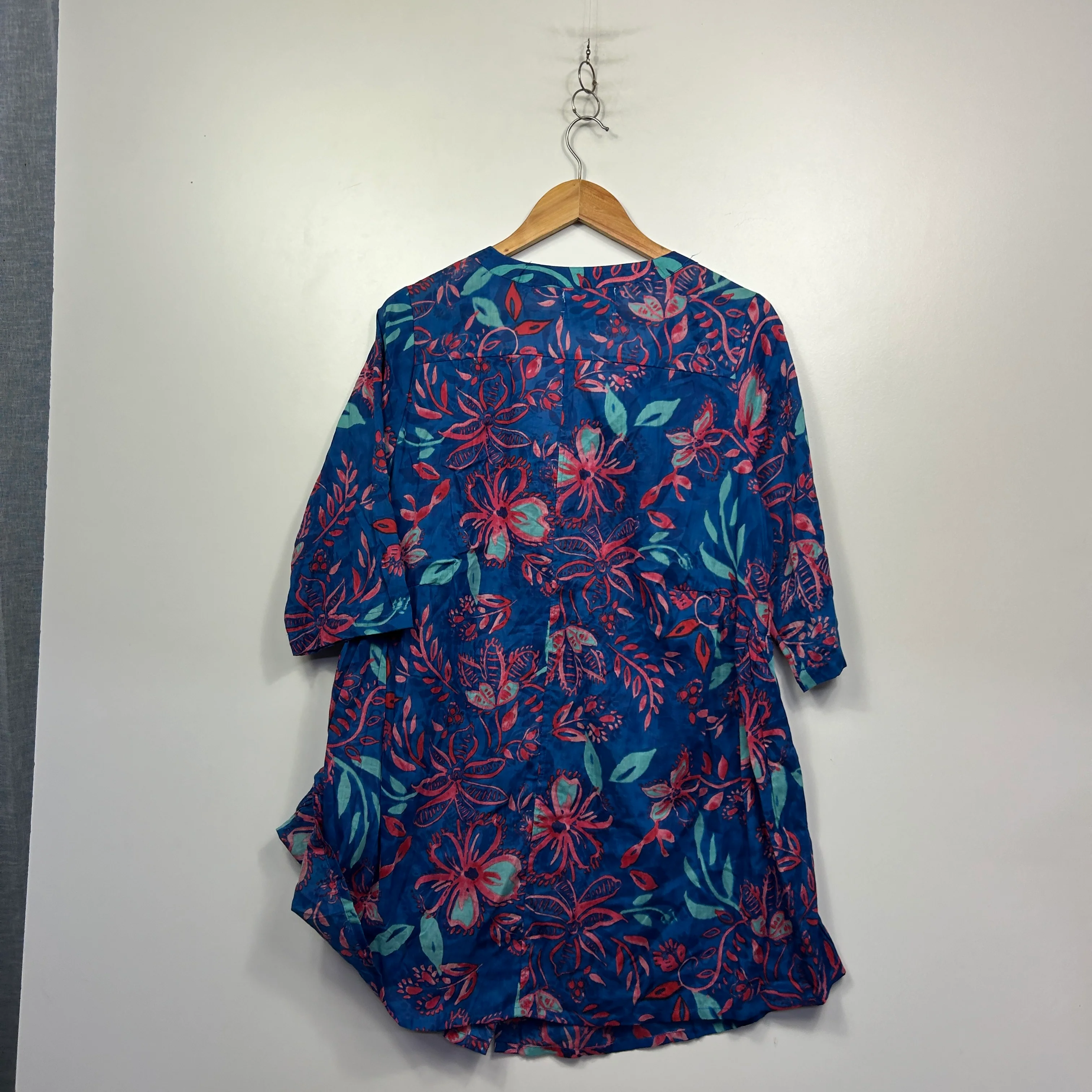 One Summer Navy Blue Tropical Floral Top - Size 12 - Image 4