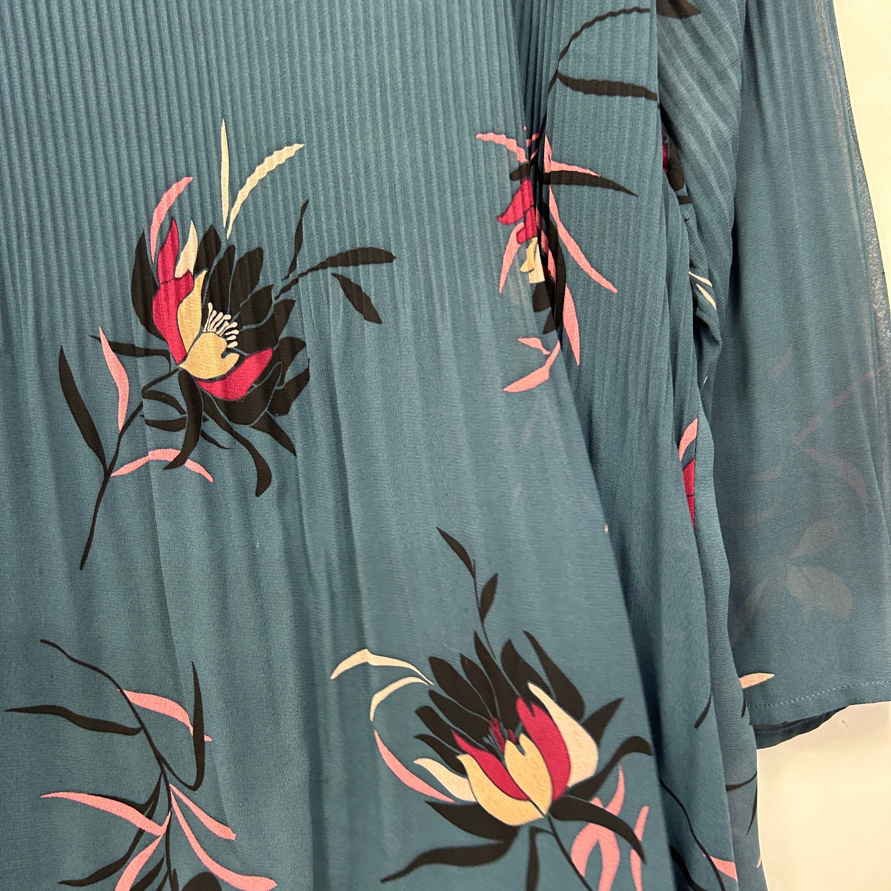 Regatta Teal Floral Pleated Top - Size 16 - Image 4