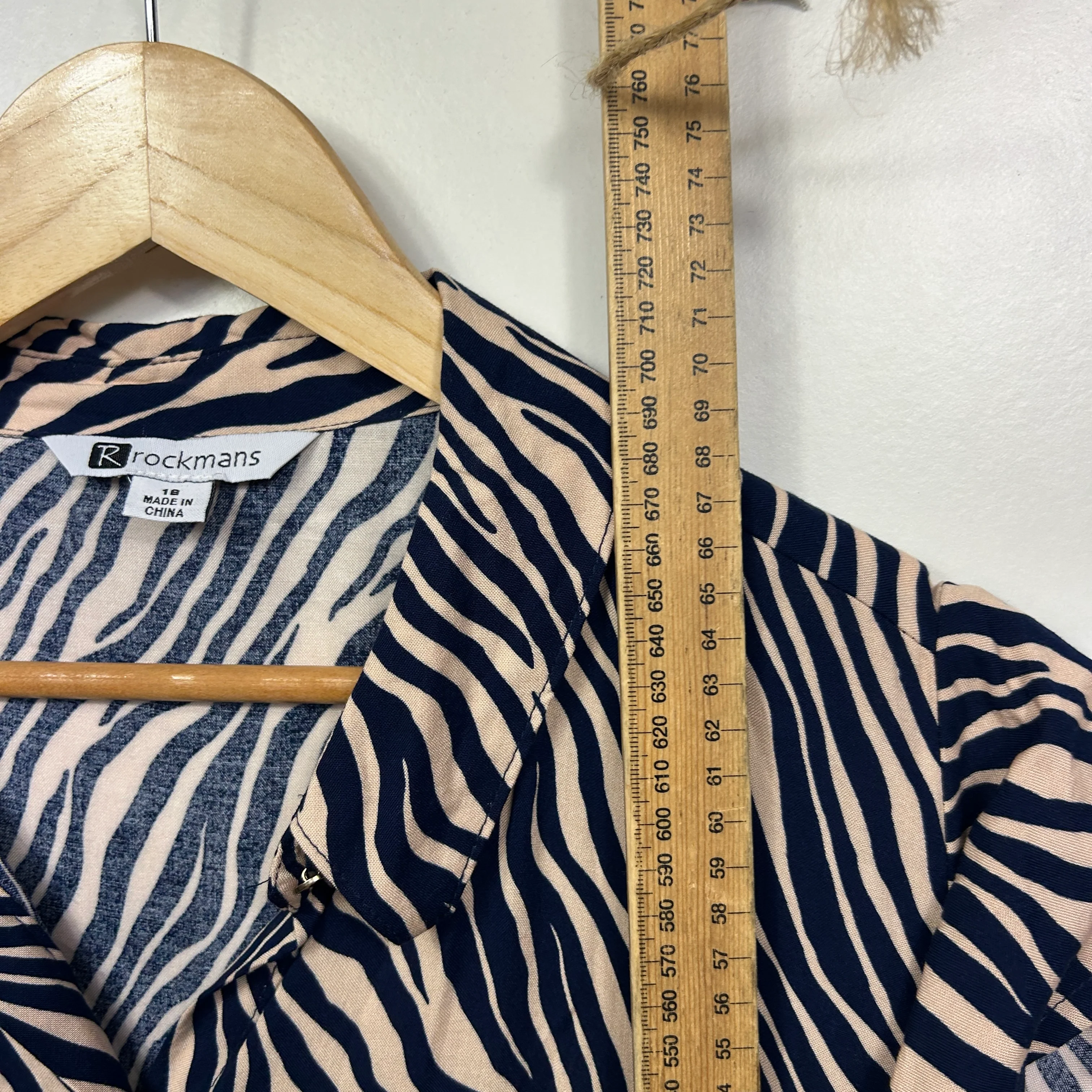 Rockmans Black and White Zebra Print Top - Size 18 - Image 7