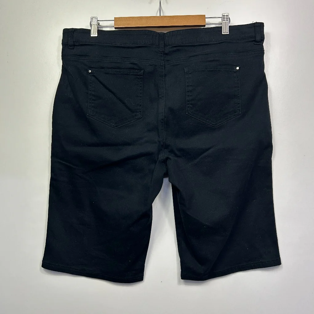 Rockmans Black Shorts - Size 20 - Image 3
