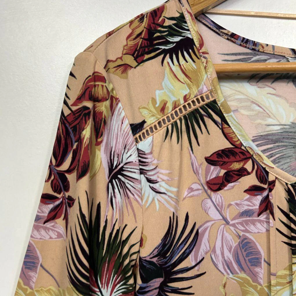 Rockmans Blush Tropical Floral Top - Size L - Image 2