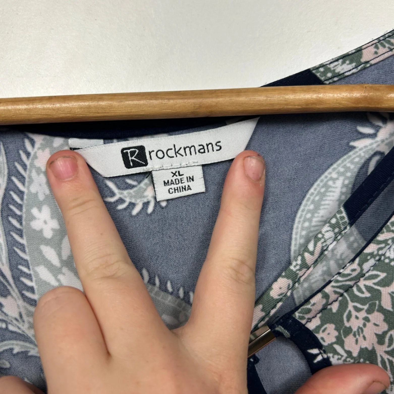 Rockmans Navy Keyhole Top Blouse Size XL Paisley Print - Image 4