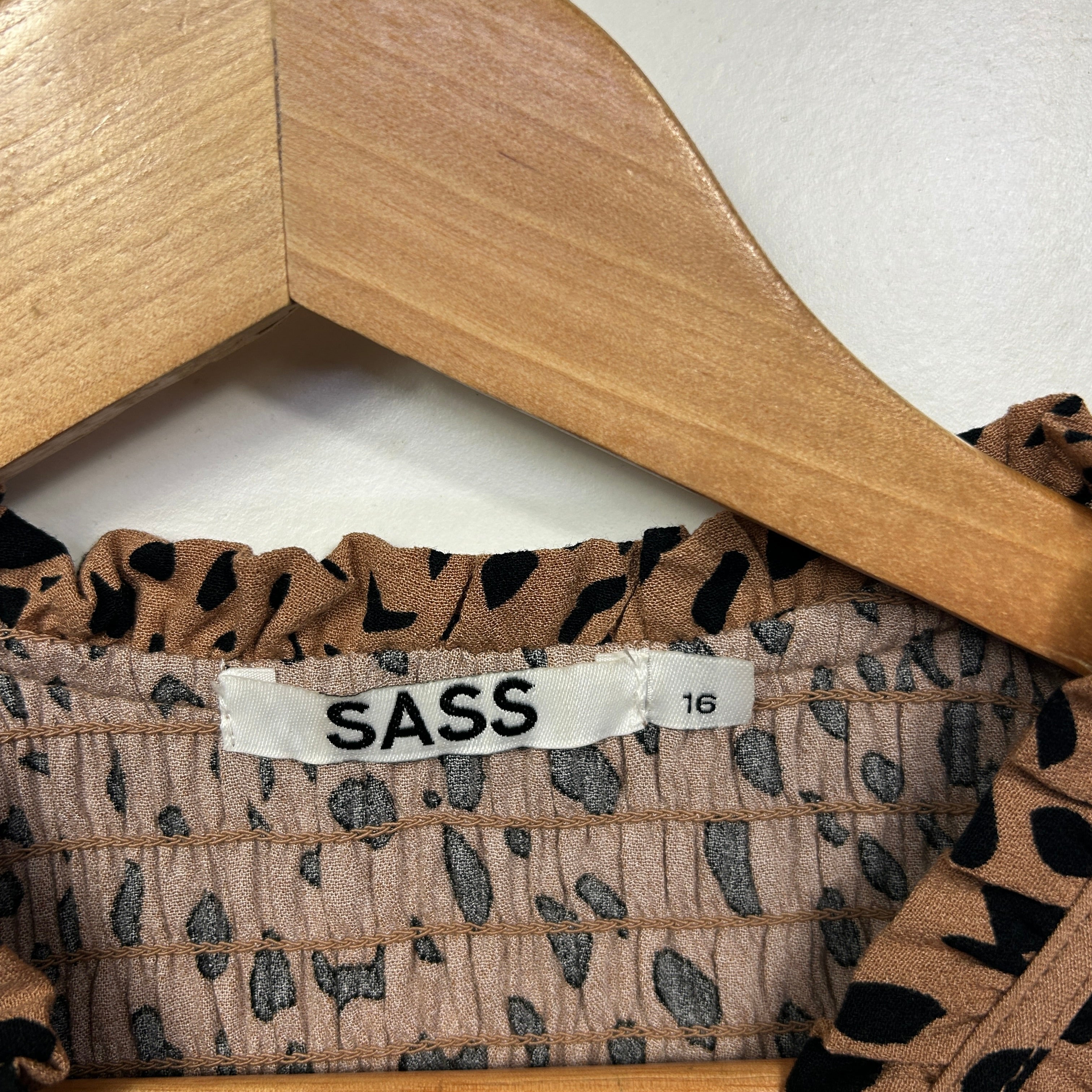 SASS Tan Black Animal Print Top - Size 16 - Image 3
