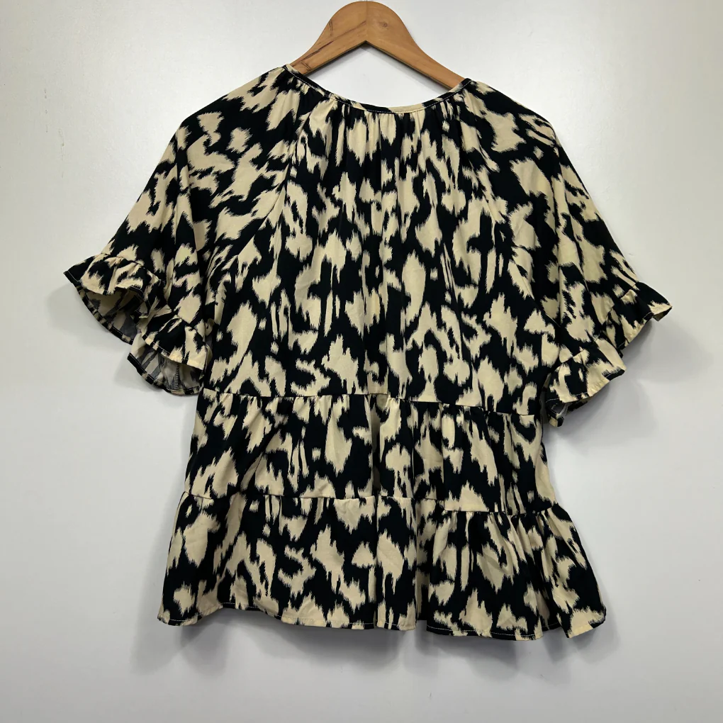 Shein Curve Black & Cream Top - Size 0XL - Image 4