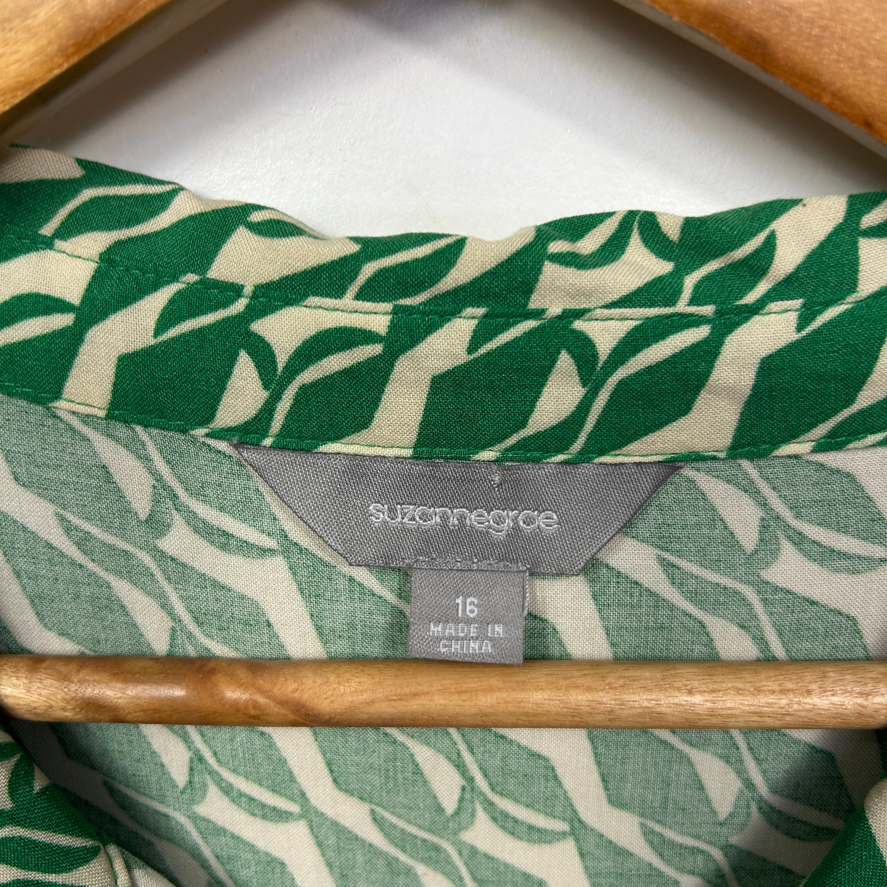 Suzanne Grae Green Patterned Shirt - Size 16 - Image 2