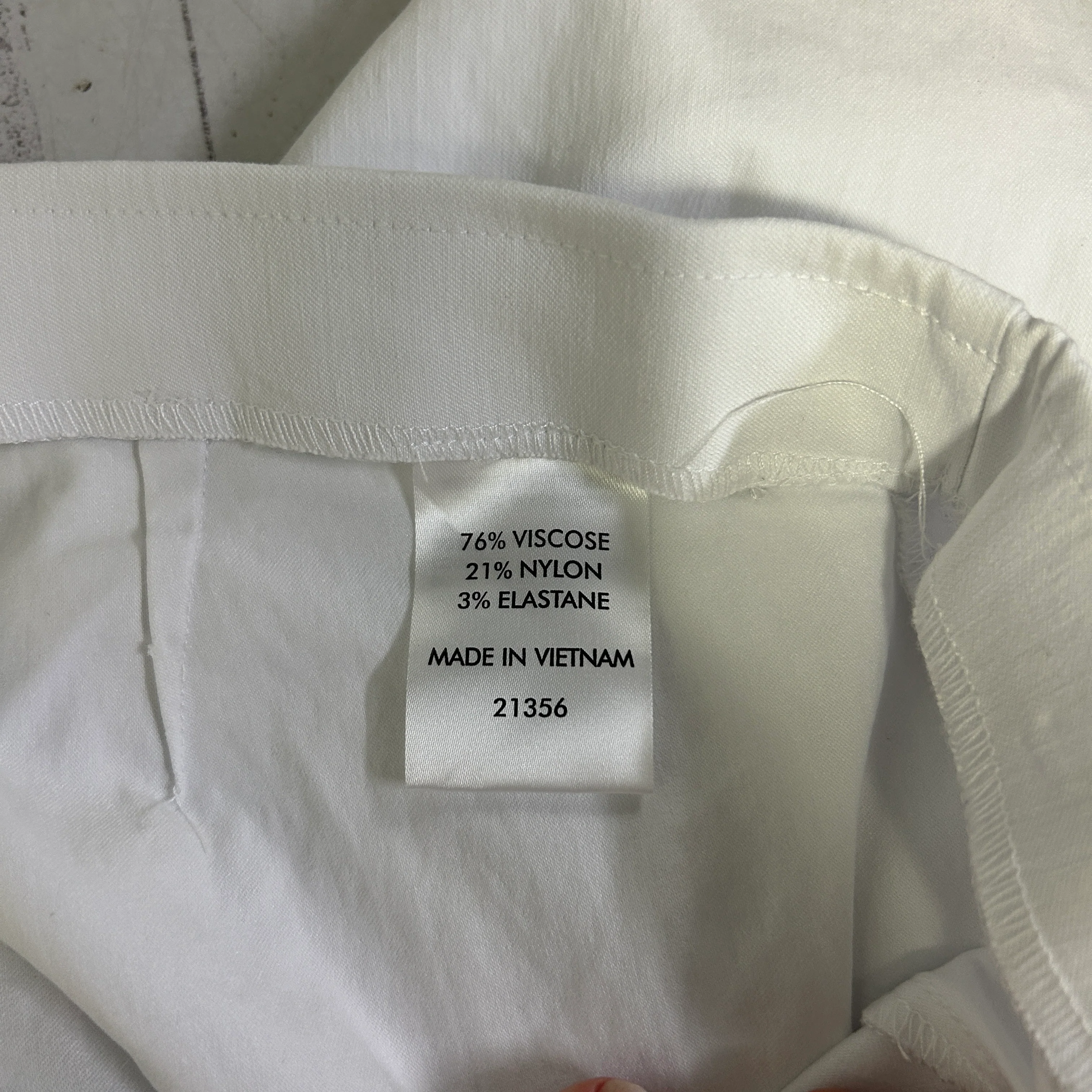 Suzanne Grae White Cropped Pants - Size XL - Image 2