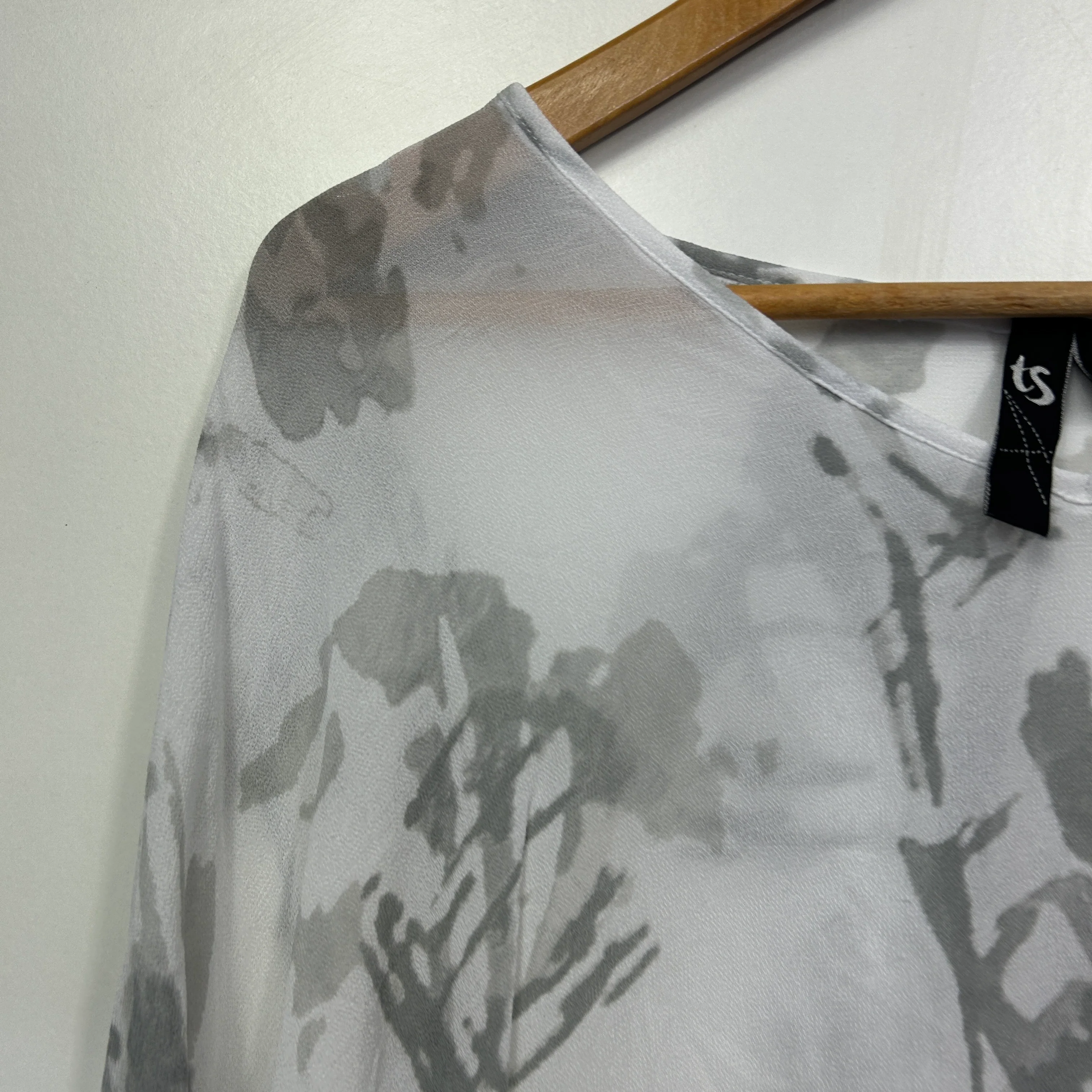 Taking Shape White Sheer Top - Size 18/M - Image 3