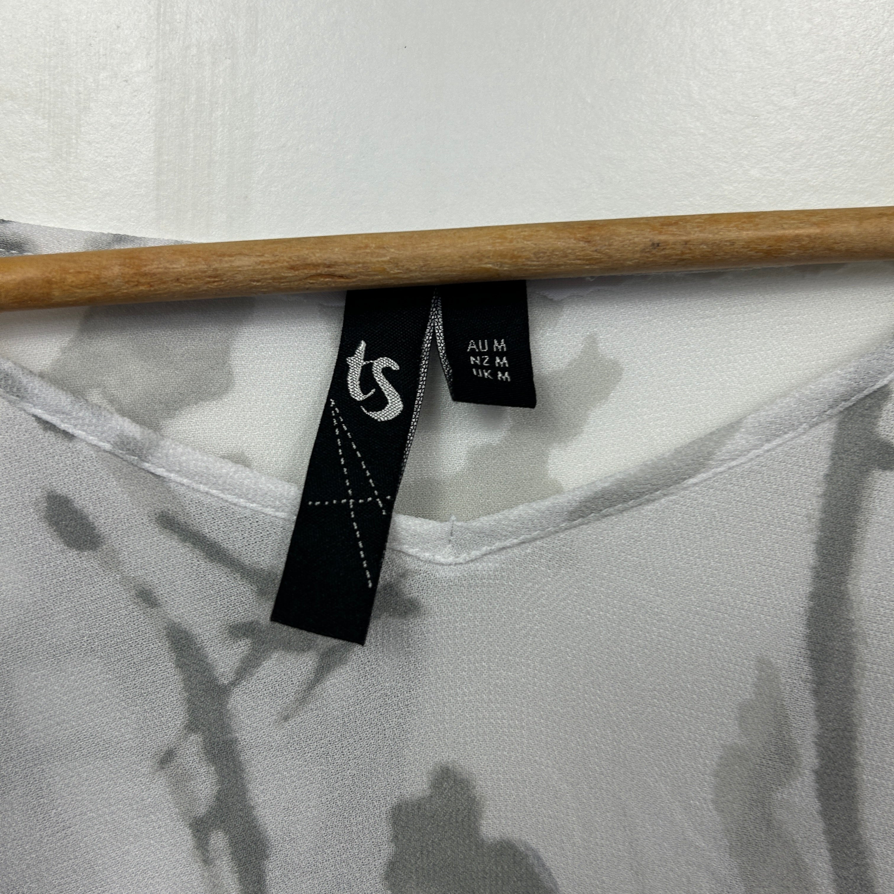 Taking Shape White Sheer Top - Size 18/M - Image 4