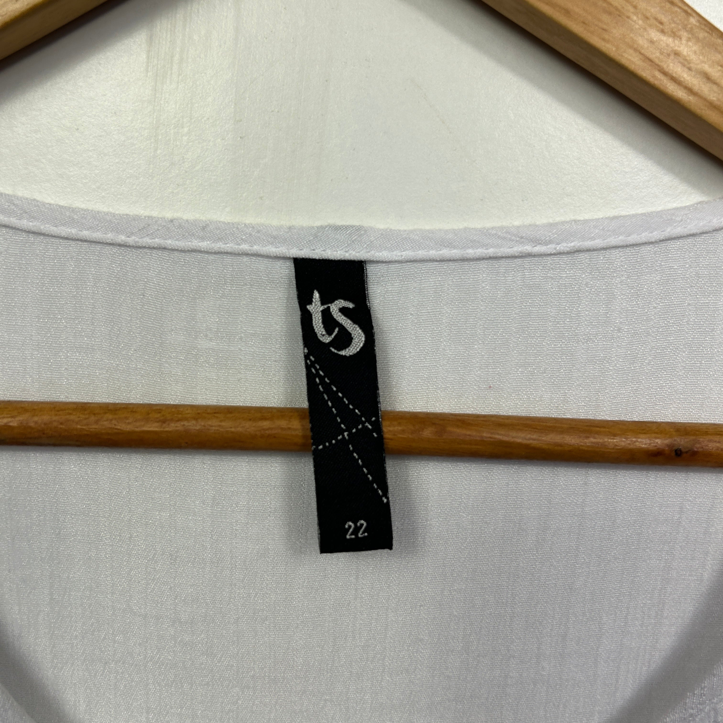 Taking Shape White Top - Size 22 - Image 2