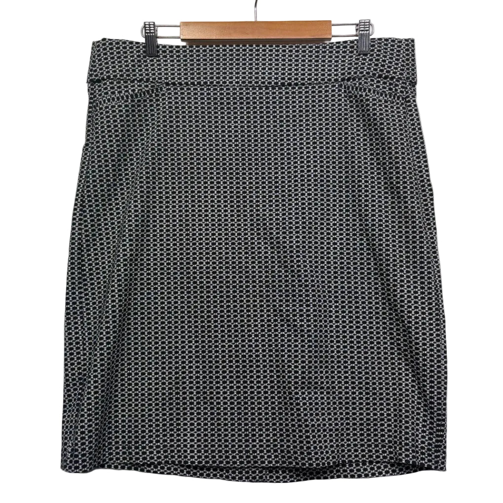 Noni B Black and White Patterned Pencil Skirt - Size 18