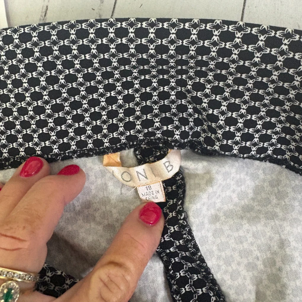 Noni B Black and White Patterned Pencil Skirt - Size 18 - Image 5